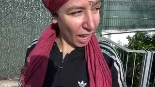 زوجة تركية تخون زوجها البريطاني مع الديك الأسود الكبير