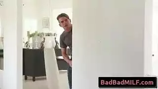 يقوم أليكسيس فوكس وآنا سكاي بحفر كس بعضهما البعض بألعاب الجنس ، على المسرح