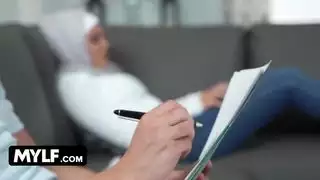 مفلس زوجة عربية ساخنة تخون زوجها مع خبير العلاقات